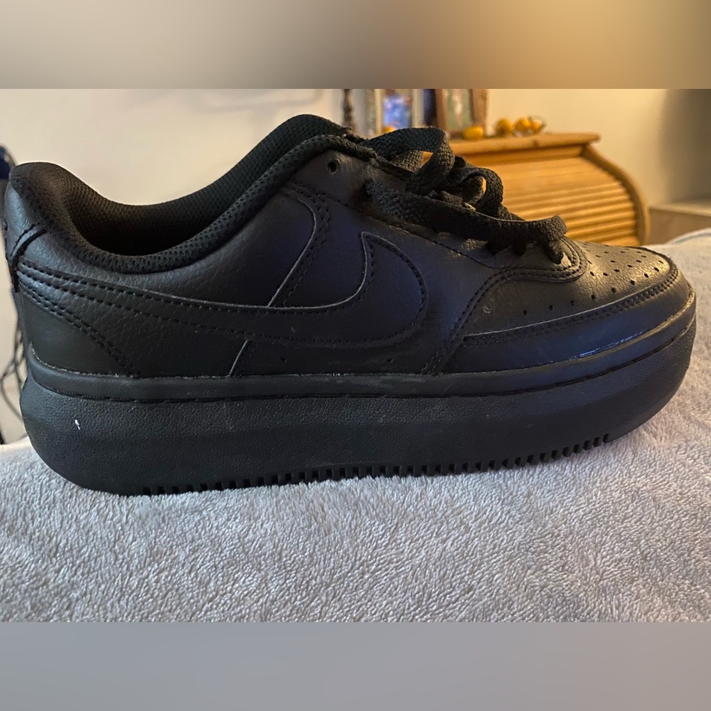 Women’s Nike sneakers 8 1/2